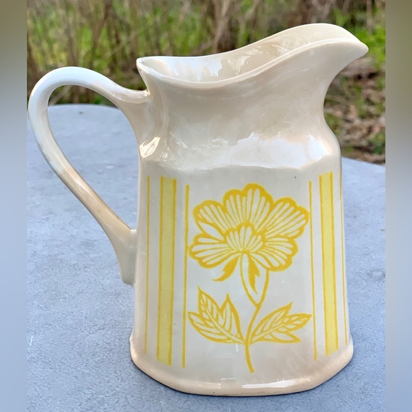 Vintage Discontinued Royal Staffordshire J & G Meakin Yellow Lotus Creamer Jug - Picture 14 of 16